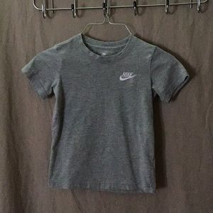 Nike tee / size 5-6